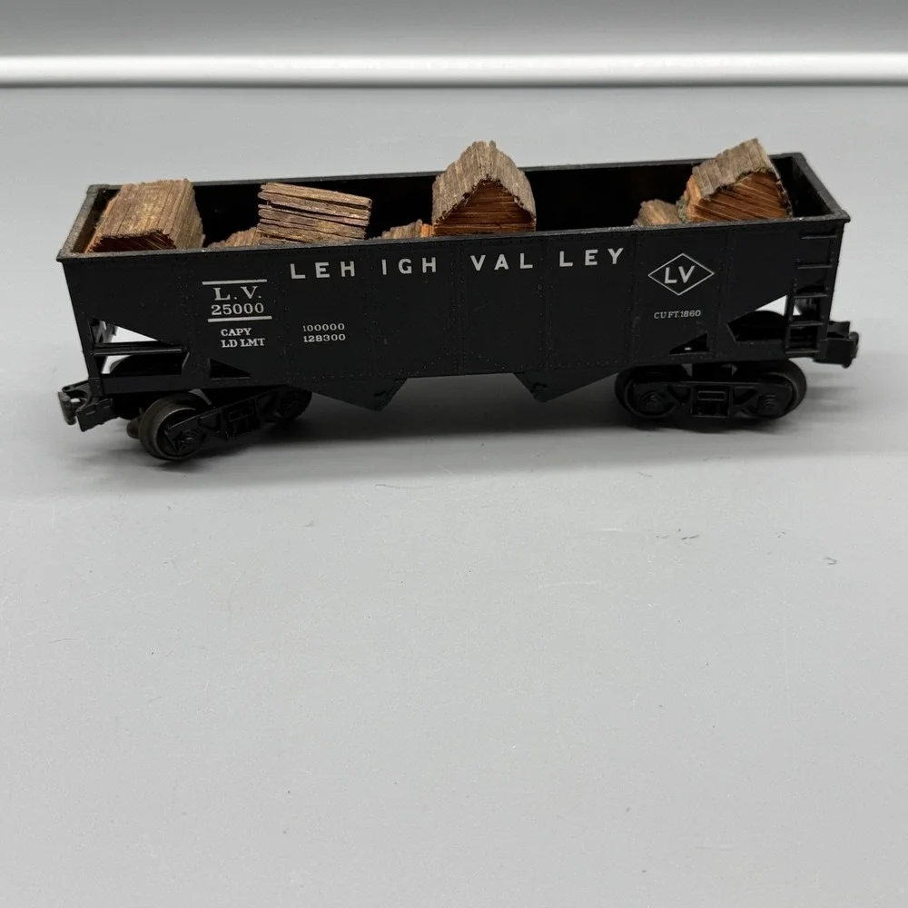 Lionel 25000 Lehigh Valley Hopper Car w/ Miniature Village Load O Gauge Freight